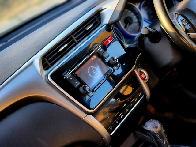 Second-hand 2015 Honda City i VTEC CVT VX for sale in New Delhi-31