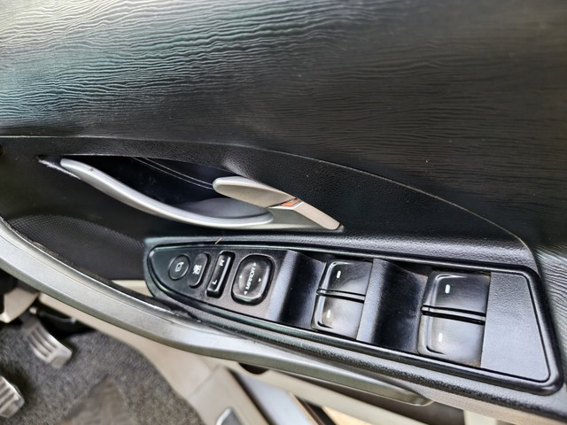 Second-hand 2015 Mahindra XUV500 R W10 FWD for sale in Mumbai-15