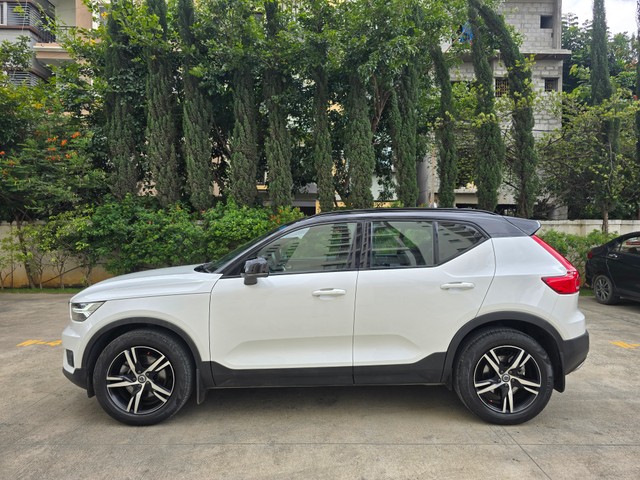 Second-hand 2020 Volvo XC40 T4 R-Design for sale in Bangalore-3