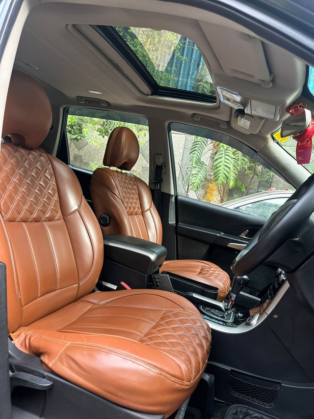 Second-hand 2019 Mahindra XUV500 W9 AT BSIV for sale in New Delhi-9