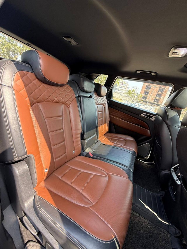 Second-hand 2020 Mahindra Alturas G4 4X4 AT for sale in New Delhi-11