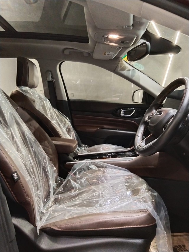 Second-hand 2023 Jeep Meridian Limited Plus AT for sale in New Delhi-14