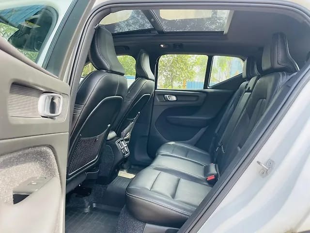 Second-hand 2020 Volvo XC40 T4 R-Design for sale in Mumbai-11