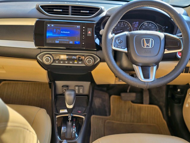 Second-hand 2023 Honda Amaze 2nd Gen VX CVT for sale in Kolkata-14