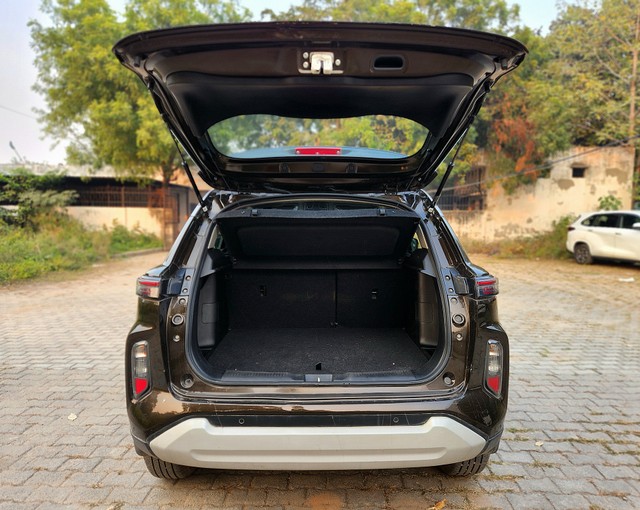 Second-hand 2022 Maruti Suzuki Grand Vitara Zeta AT BSVI for sale in New Delhi-8