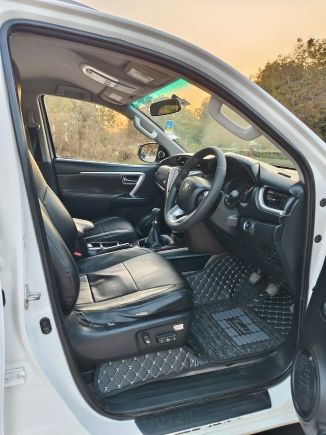 Second-hand 2017 Toyota Fortuner 2.7 2WD MT BSIV for sale in Ahmedabad-13