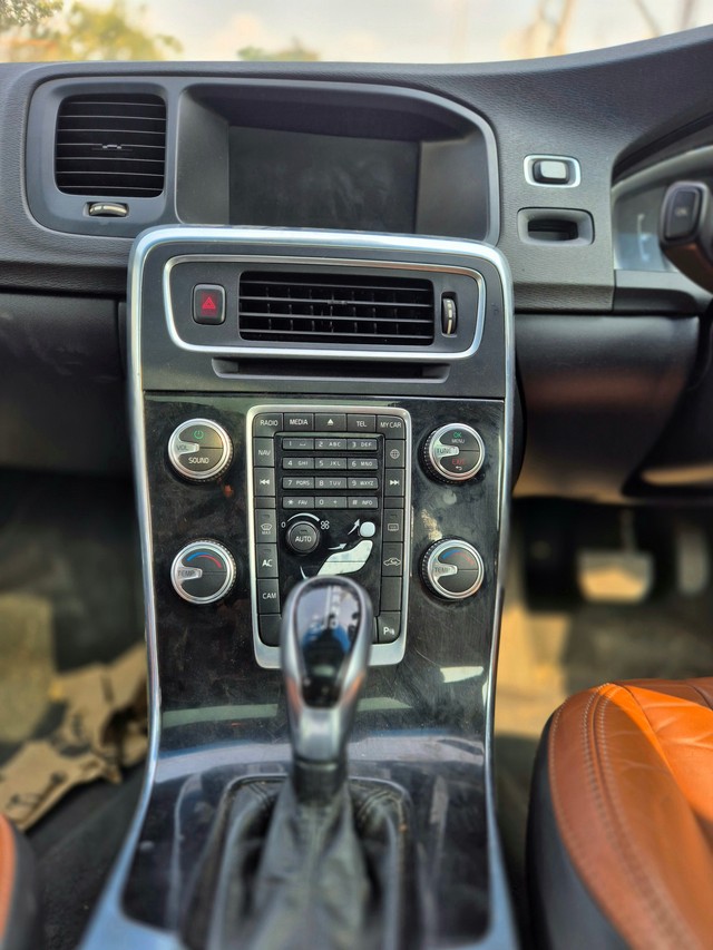 Second-hand 2015 Volvo XC60 D5 Summum for sale in Vadodara-3