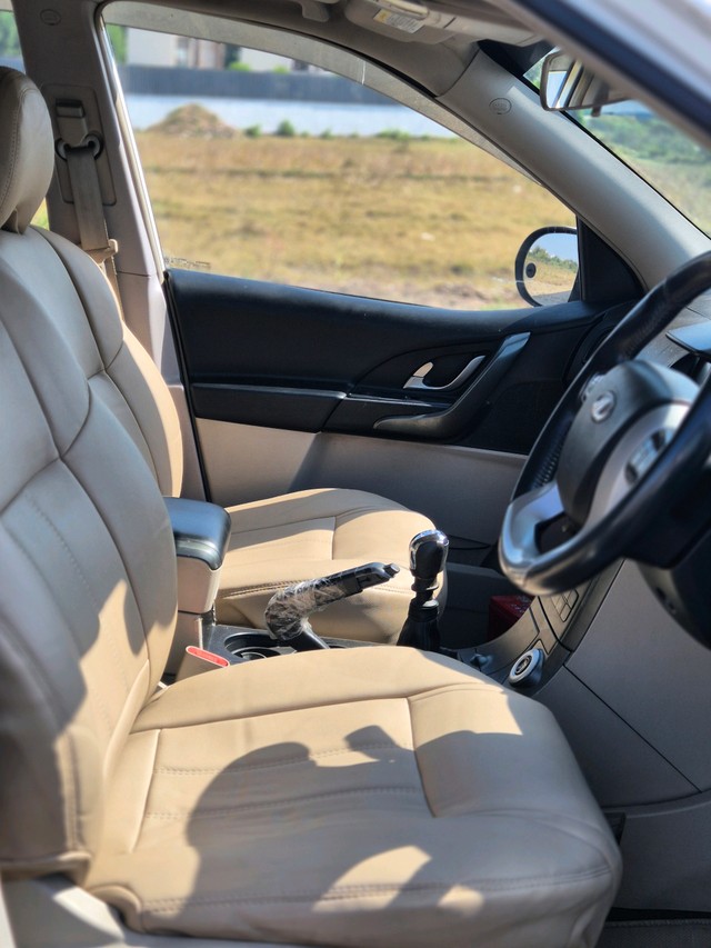 Second-hand 2016 Mahindra XUV500 R W10 FWD for sale in Vadodara-9