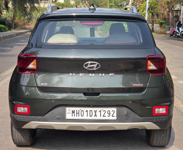Second-hand 2021 Hyundai Venue SX Plus Turbo DCT for sale in Mumbai-2