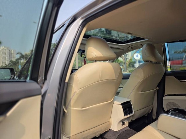 Second-hand 2023 Toyota Camry 2.5 Hybrid for sale in Mumbai-3