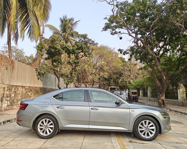 Second-hand 2016 Skoda Superb LK 1.8 TSI AT for sale in Mumbai-1
