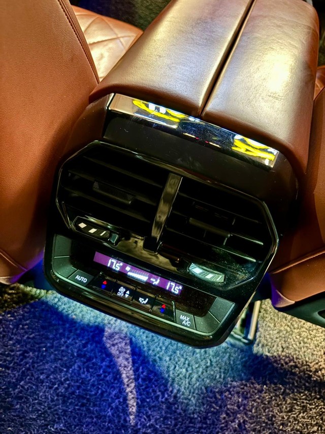 Second-hand 2022 BMW iX xDrive40 for sale in Madurai-9