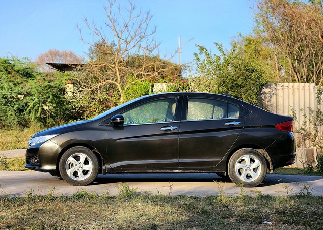 Second-hand 2015 Honda City i VTEC CVT VX for sale in New Delhi-4