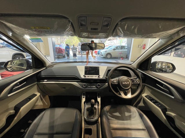 Kia Carens Gravity Second-hand 2025 Kia Carens Gravity for sale in Hyderabad-14