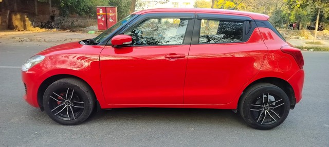 Second-hand 2021 Maruti Swift AMT VXI for sale in New Delhi-3