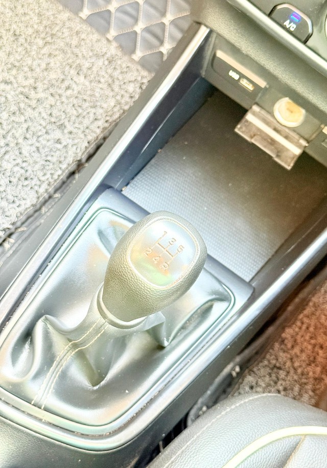 Second-hand 2022 Hyundai i20 Sportz BSVI for sale in Surat-6