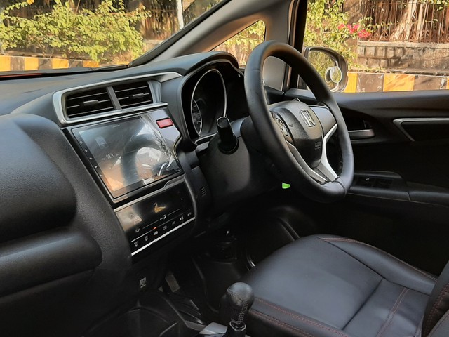 Second-hand 2015 Honda Jazz 1.2 VX i VTEC for sale in Mumbai-13