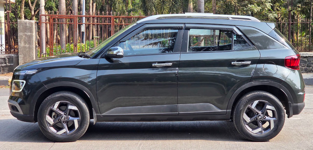 Second-hand 2021 Hyundai Venue SX Plus Turbo DCT for sale in Mumbai-3