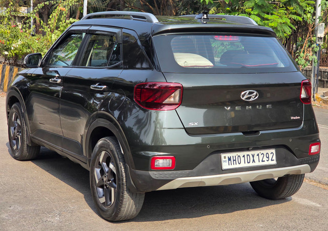 Second-hand 2021 Hyundai Venue SX Plus Turbo DCT for sale in Mumbai-7