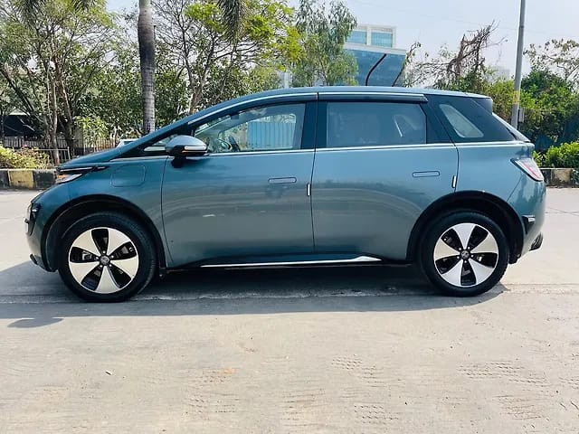 Second-hand 2024 MG Windsor EV Essence for sale in Mumbai-3