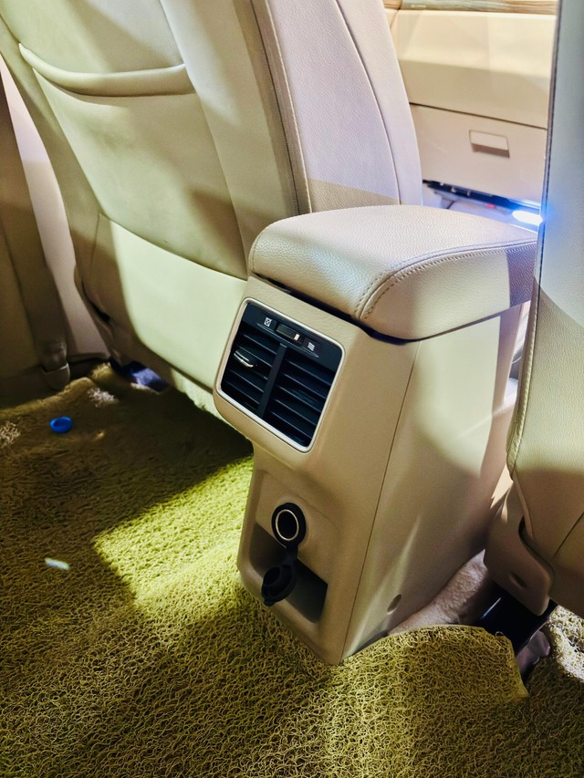 Second-hand 2023 Maruti Ciaz Alpha for sale in Madurai-11