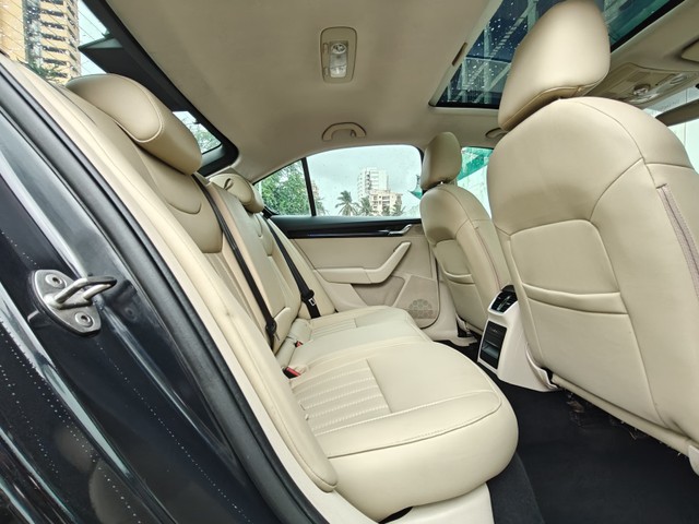 Skoda Octavia 1.8 TSI AT L K Second-hand 2018 Skoda Octavia 1.8 TSI AT L K for sale in Mumbai-17