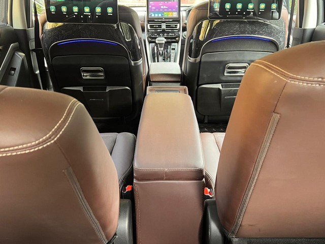 Second-hand 2025 Toyota Innova Hycross ZX(O) Hybrid for sale in New Delhi-8