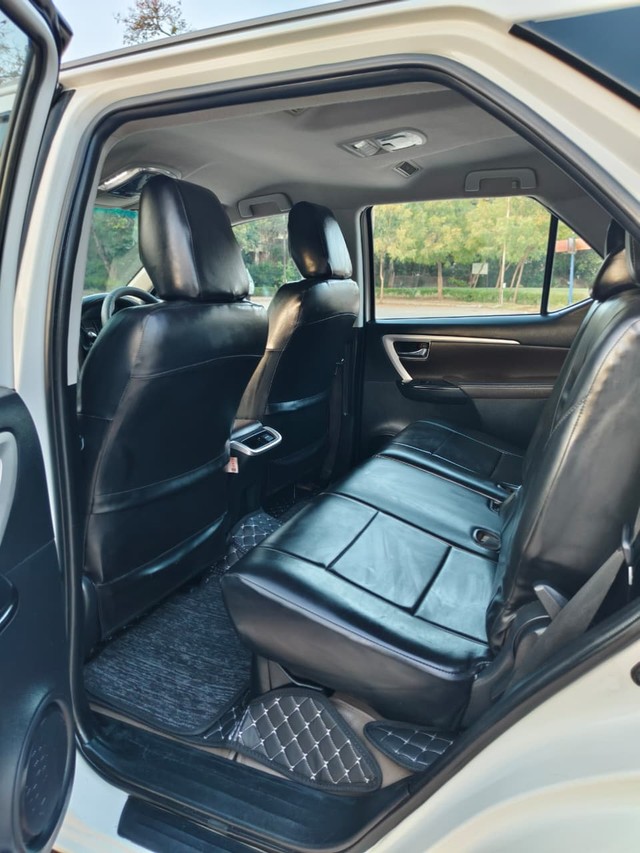 Second-hand 2017 Toyota Fortuner 2.7 2WD MT BSIV for sale in Ahmedabad-15