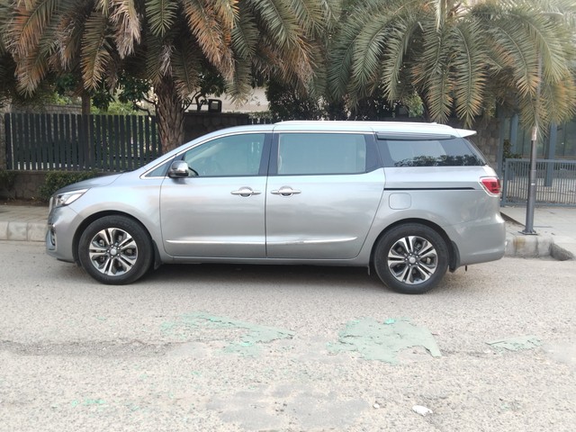 Second-hand 2020 Kia Carnival Prestige 6 STR for sale in New Delhi-3
