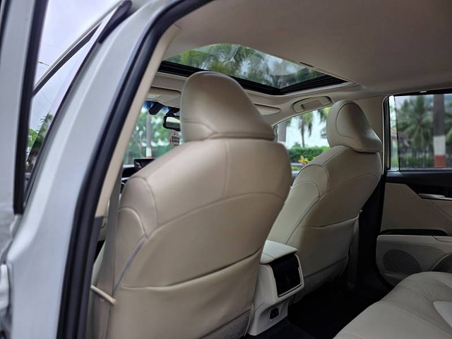 Second-hand 2022 Toyota Camry Hybrid 2.5 for sale in Mumbai-7