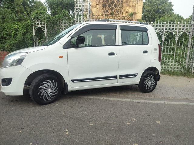 Second-hand 2017 Maruti Wagon R LXI CNG for sale in Allahabad-10