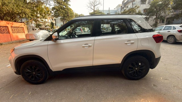 Second-hand 2020 Maruti Vitara Brezza ZXI for sale in New Delhi-3