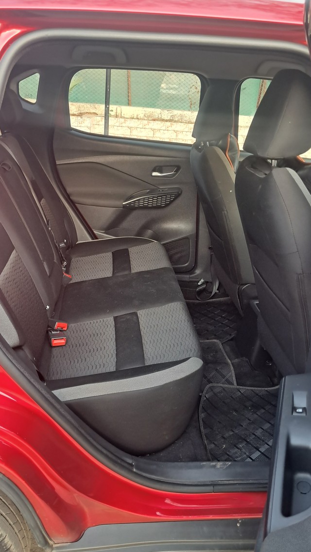 Second-hand 2025 Nissan Magnite Acenta AMT for sale in Jabalpur-12