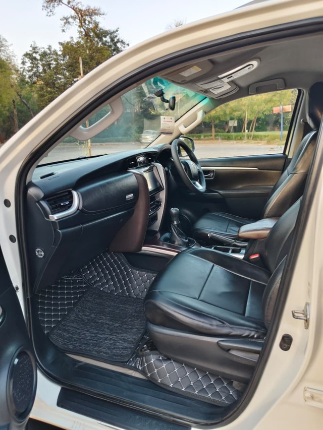 Second-hand 2017 Toyota Fortuner 2.7 2WD MT BSIV for sale in Ahmedabad-12