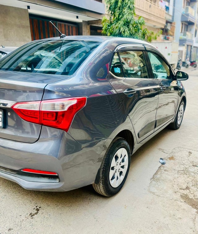 Second-hand 2017 Hyundai Xcent 1.2 VTVT E Plus for sale in New Delhi-1