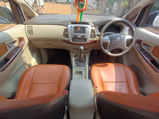 Second-hand 2013 Toyota Innova 2.5 G (Diesel) 7 Seater BS IV for sale in Pune-14