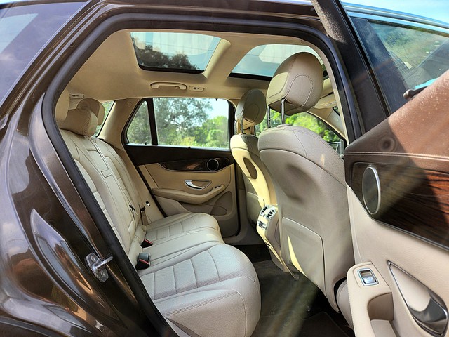 Second-hand 2016 Mercedes-Benz GLC 220d 4MATIC Sport for sale in New Delhi-16