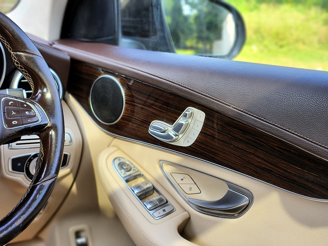 Second-hand 2016 Mercedes-Benz GLC 220d 4MATIC Sport for sale in New Delhi-20