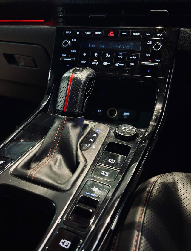 Second-hand 2024 Hyundai Creta SX (O) Turbo DCT for sale in Madurai-15