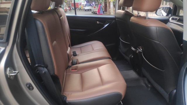 Second-hand 2019 Toyota Innova Crysta 2.4 G Plus MT 8S BSIV for sale in Bangalore-12