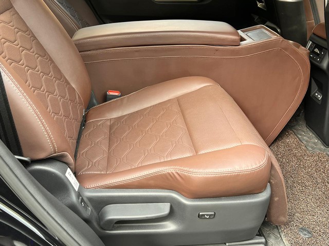 Second-hand 2025 Toyota Innova Hycross ZX(O) Hybrid for sale in New Delhi-15