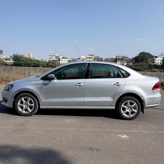 Second-hand 2013 Volkswagen Vento Diesel Highline for sale in Pune-3