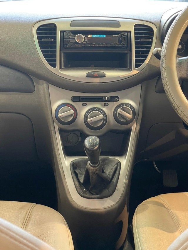 Second-hand 2013 Hyundai i10 Magna for sale in Hyderabad-15