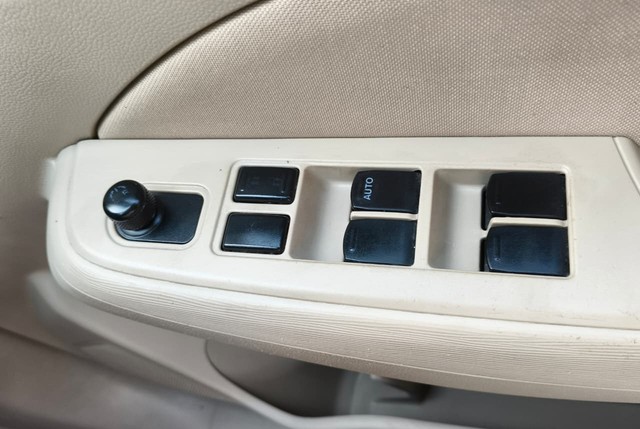 Second-hand 2017 Maruti Swift Dzire AMT VXI for sale in Mumbai-13