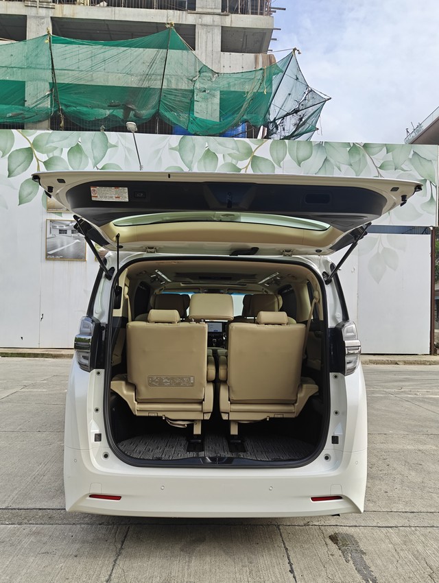 Second-hand 2020 Toyota Vellfire Executive Lounge BSVI for sale in Mumbai-20
