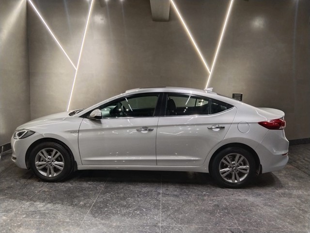 Second-hand 2018 Hyundai Elantra 2.0 SX Option AT for sale in New Delhi-3