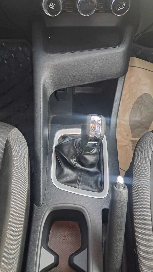 Second-hand 2025 Nissan Magnite Acenta AMT for sale in Jabalpur-15