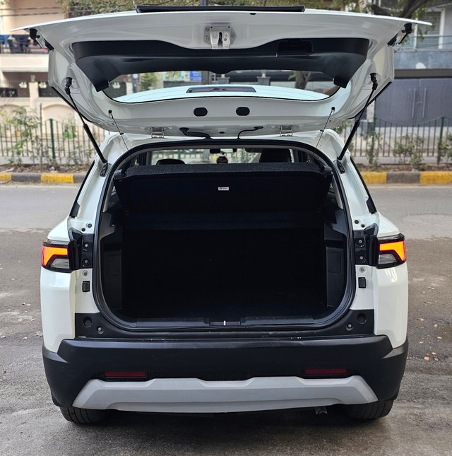 Second-hand 2023 Maruti Suzuki Brezza Zxi AT for sale in New Delhi-8