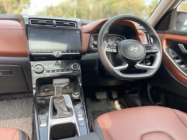 Hyundai Alcazar Signature (O) 7-Seater Diesel AT Second-hand 2024 Hyundai Alcazar Signature (O) 7-Seater Diesel AT for sale in Mumbai-5