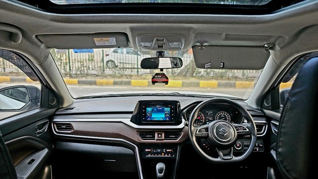 Second-hand 2023 Maruti Suzuki Brezza Zxi AT for sale in New Delhi-11